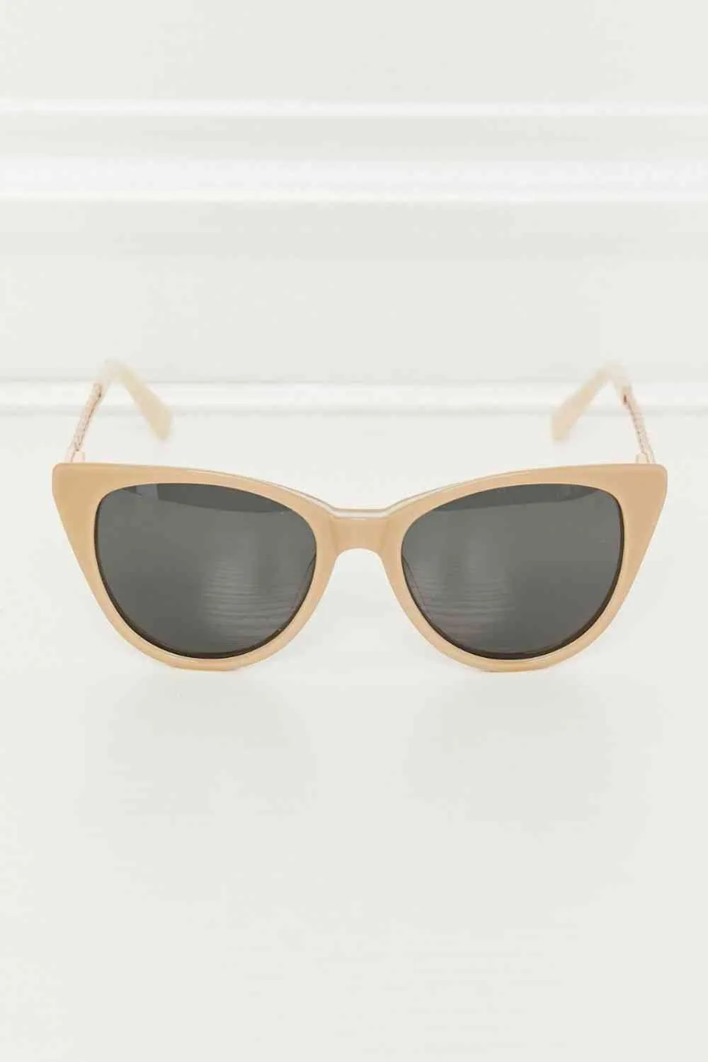 Chic Cat-Eye Fashion Sunglasses with Acetate Frames