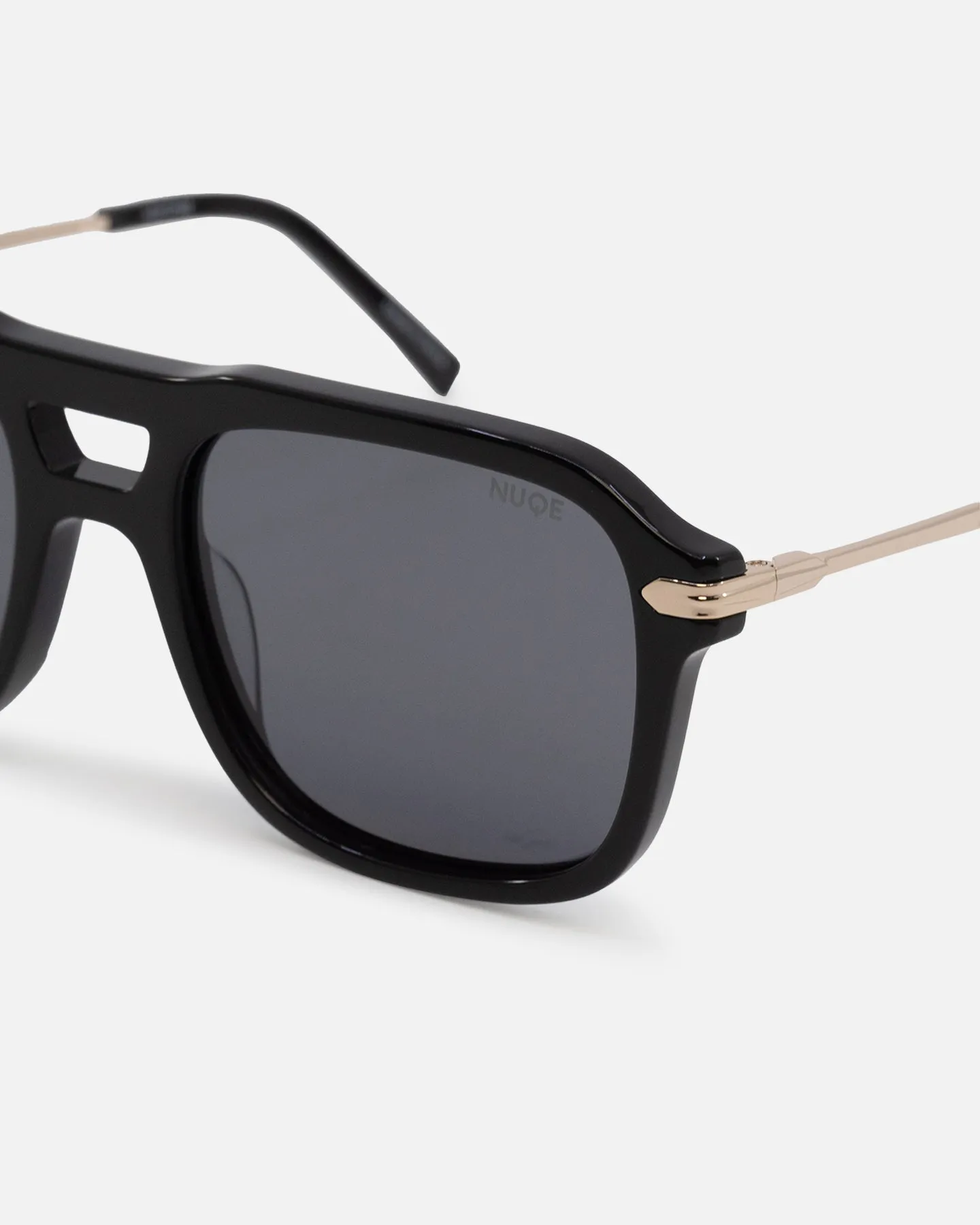 Nuqe Martinez Sunglasses Black/Gold