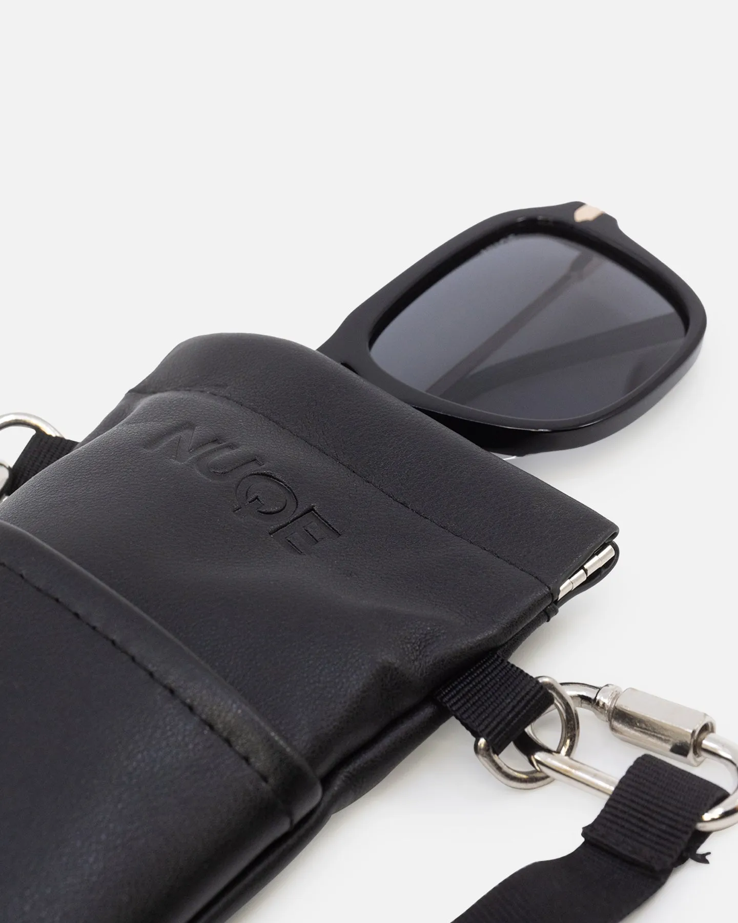 Nuqe Martinez Sunglasses Black/Gold