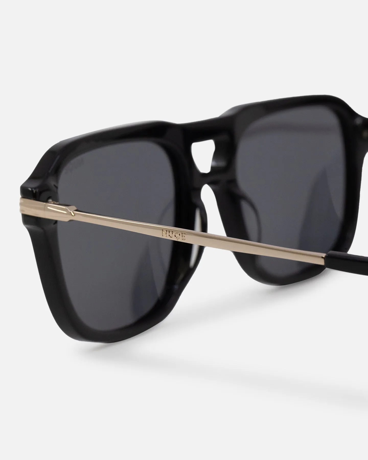 Nuqe Martinez Sunglasses Black/Gold