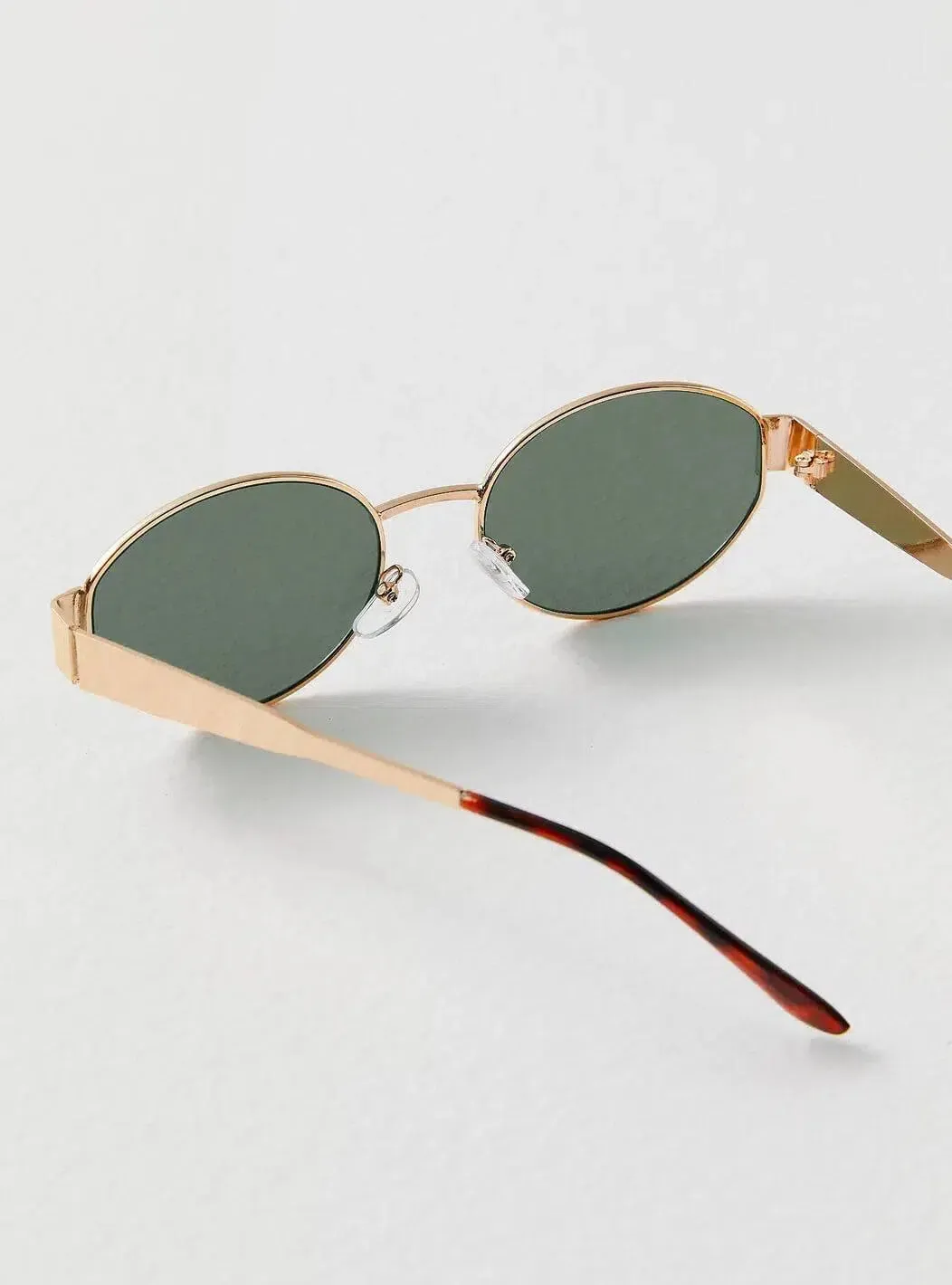 Stella – Vintage-inspired metal frame – Sunglasses